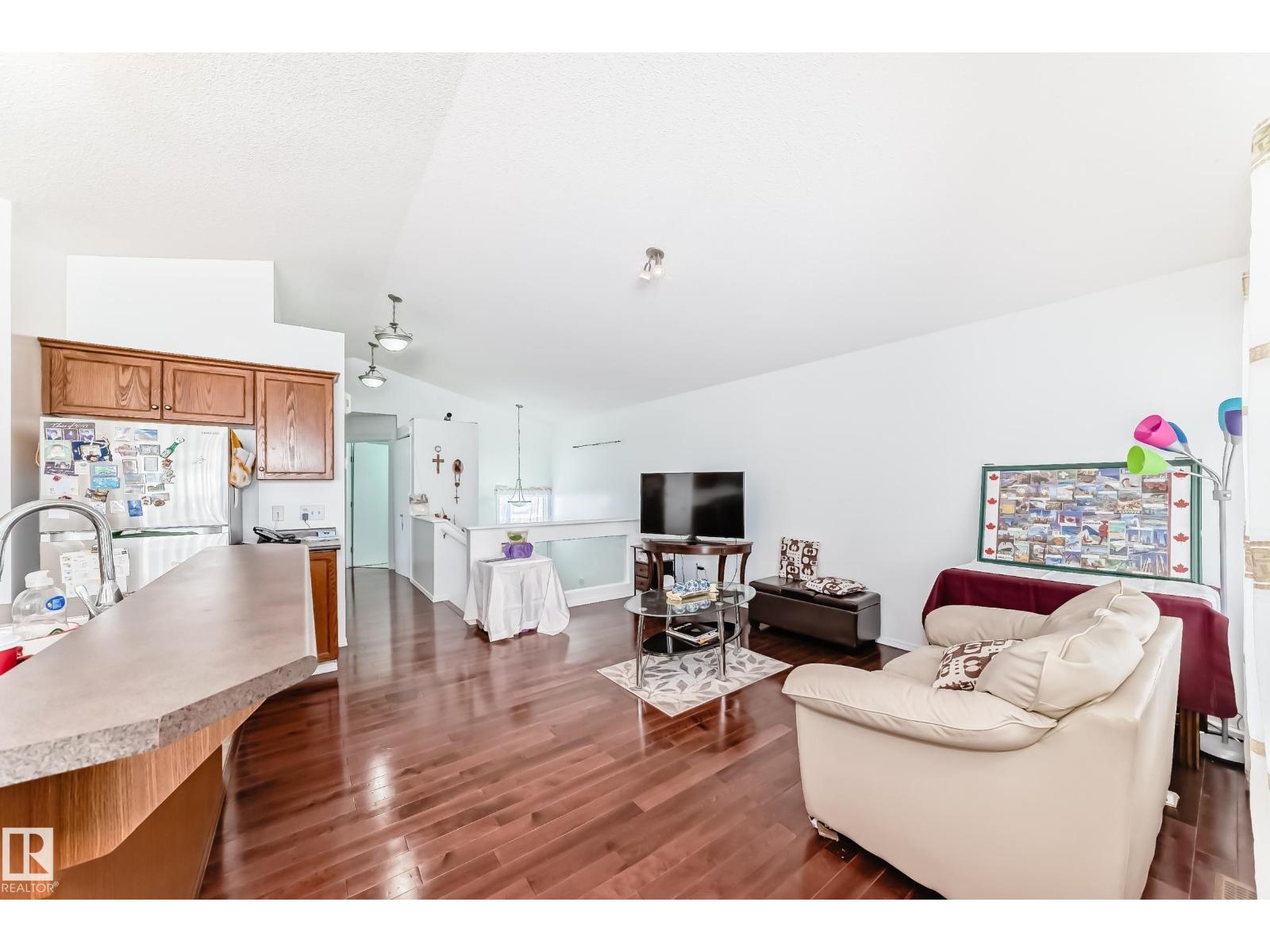 15112 139 ST NW - 10