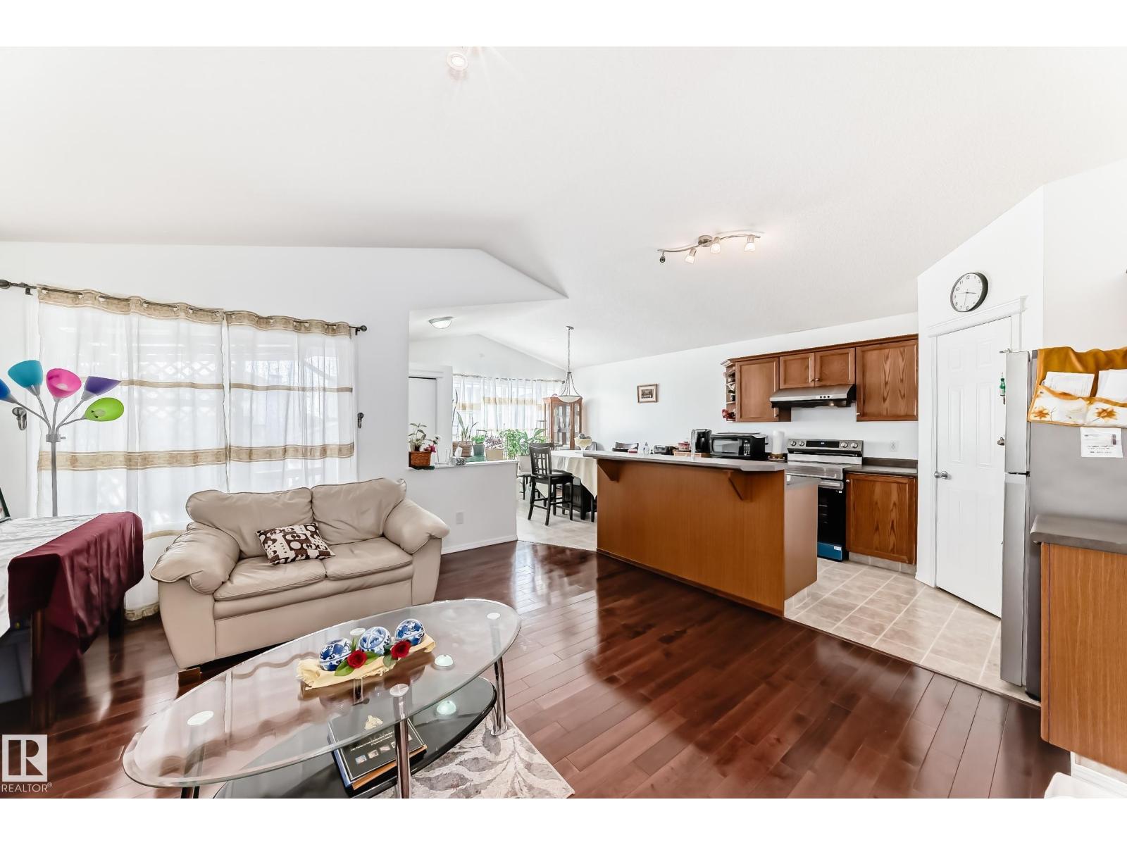 15112 139 ST NW - 8