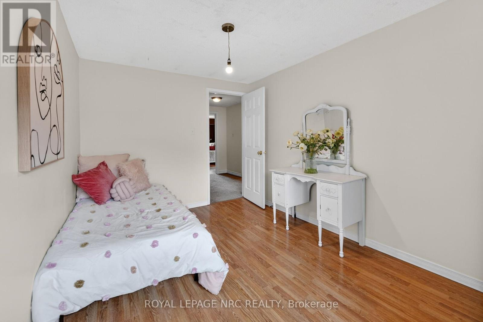 53 LARRAINE AVENUE - 24