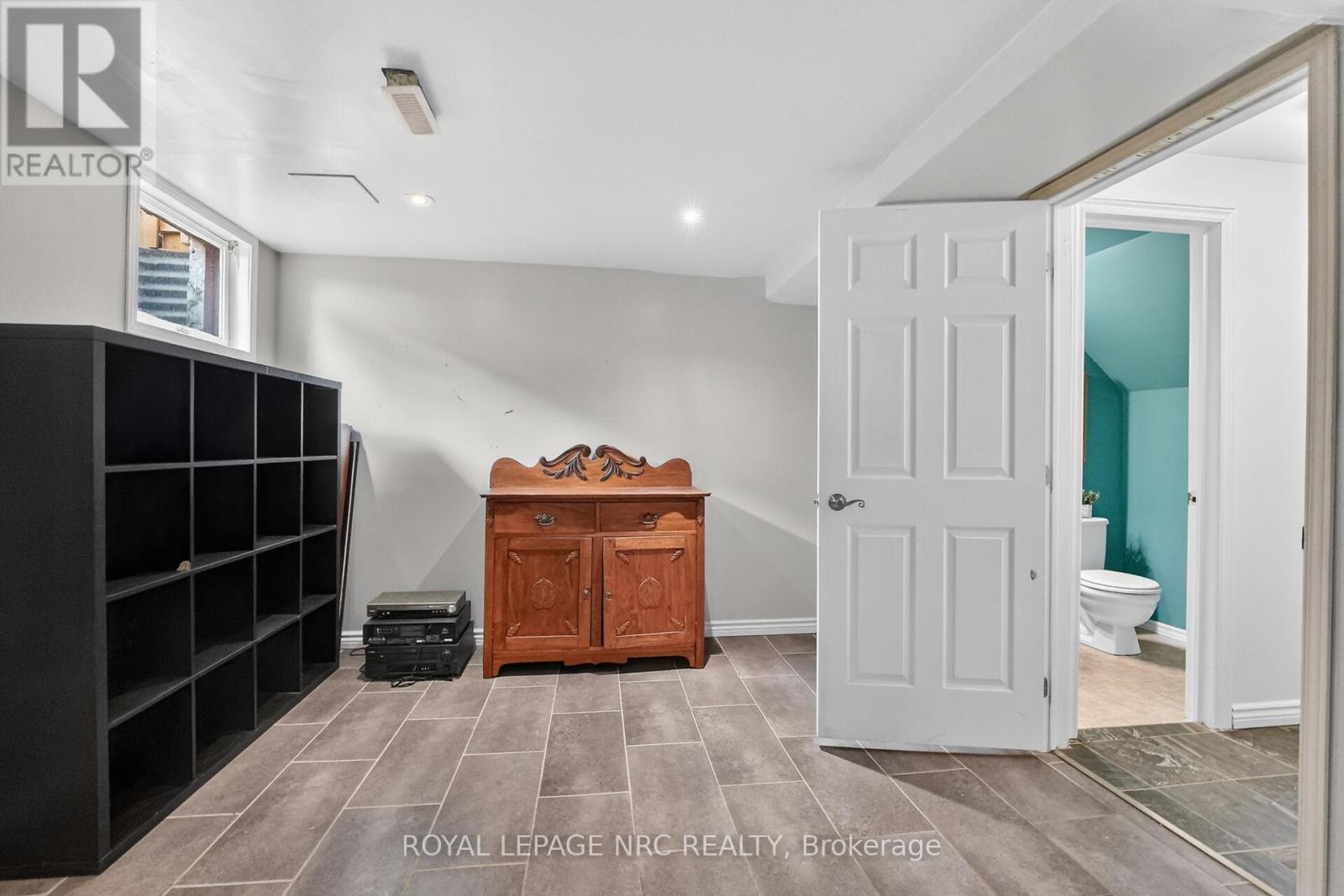 53 LARRAINE AVENUE - 32