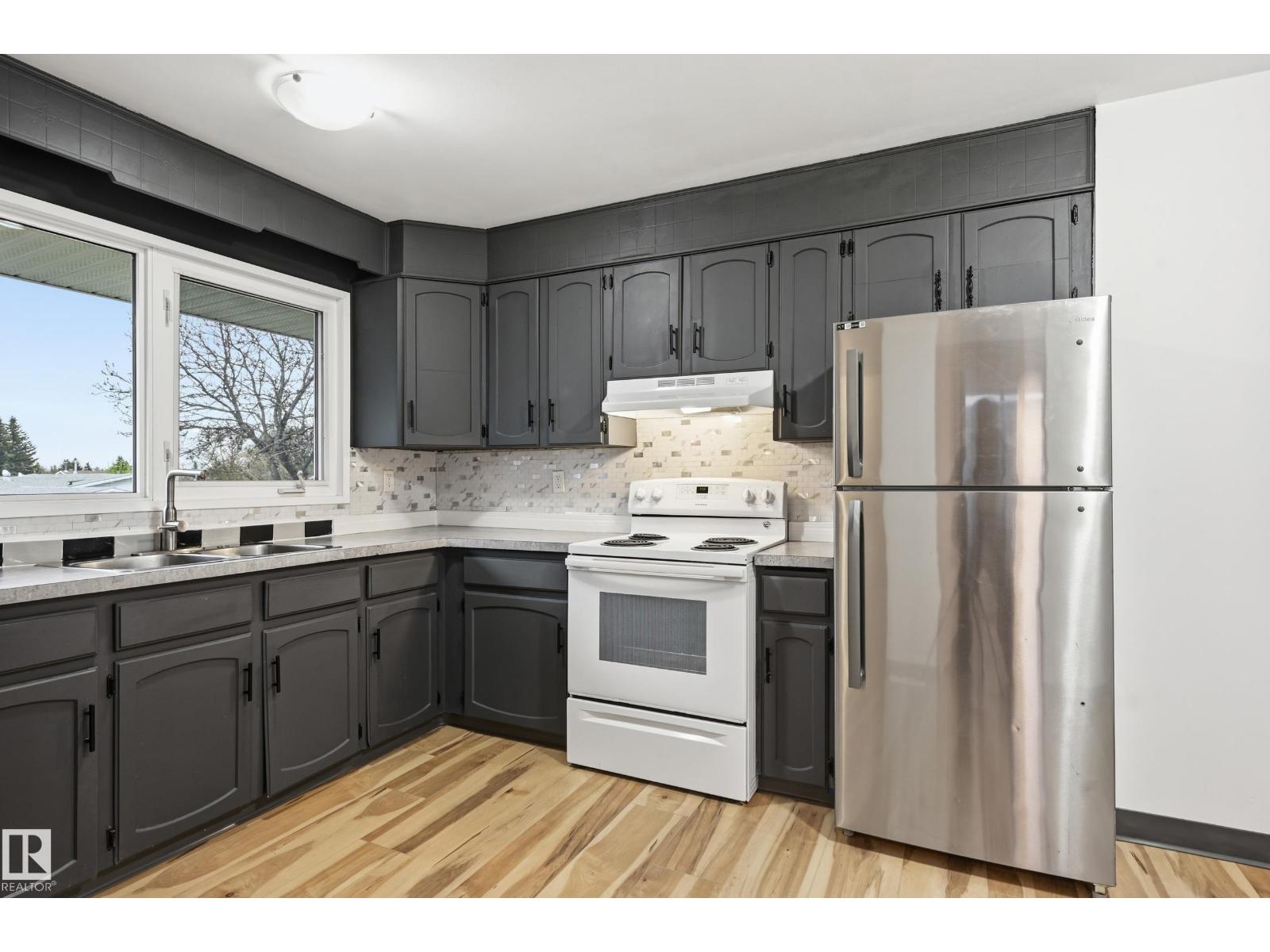 13903 87 ST NW - 10
