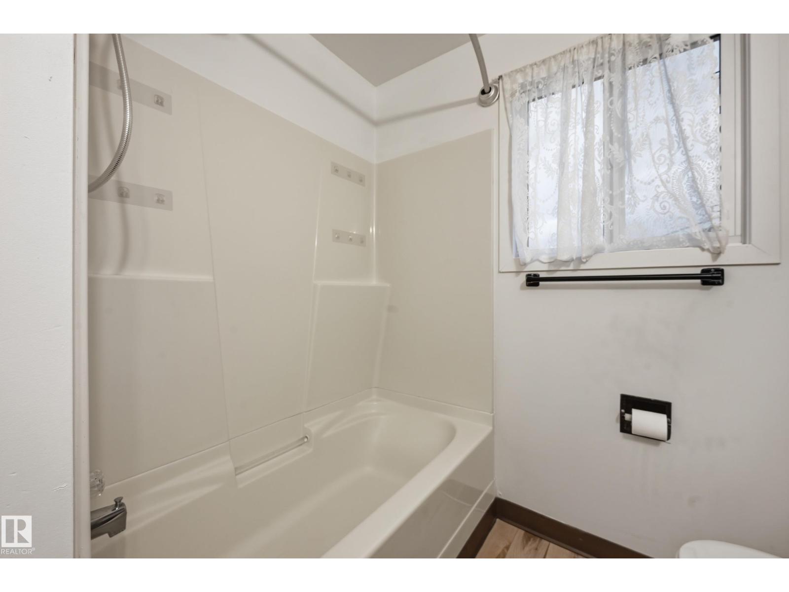 13903 87 ST NW - 20