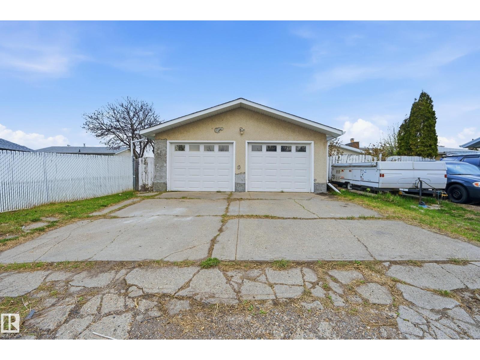 13903 87 ST NW - 45