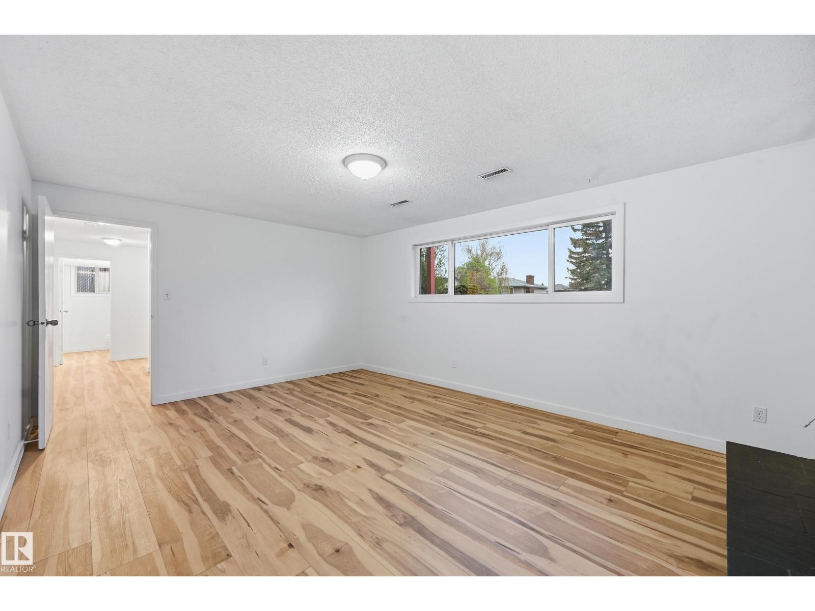 13903 87 ST NW - 31