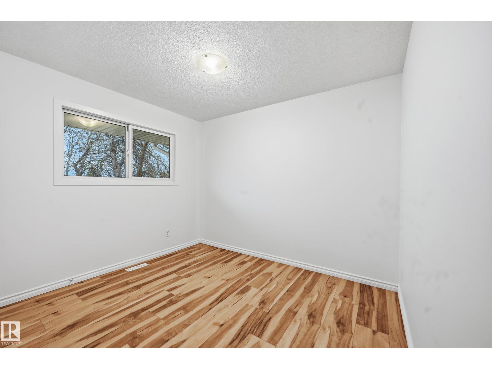 13903 87 ST NW - 17