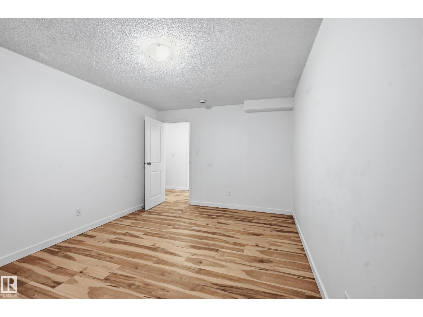 13903 87 ST NW - 33