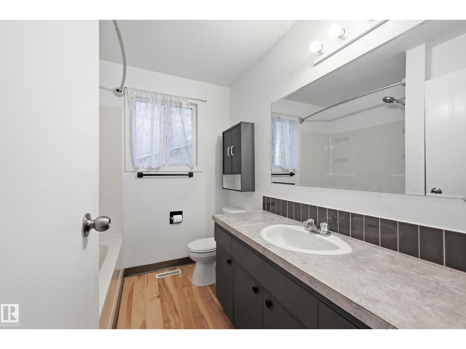 13903 87 ST NW - 19