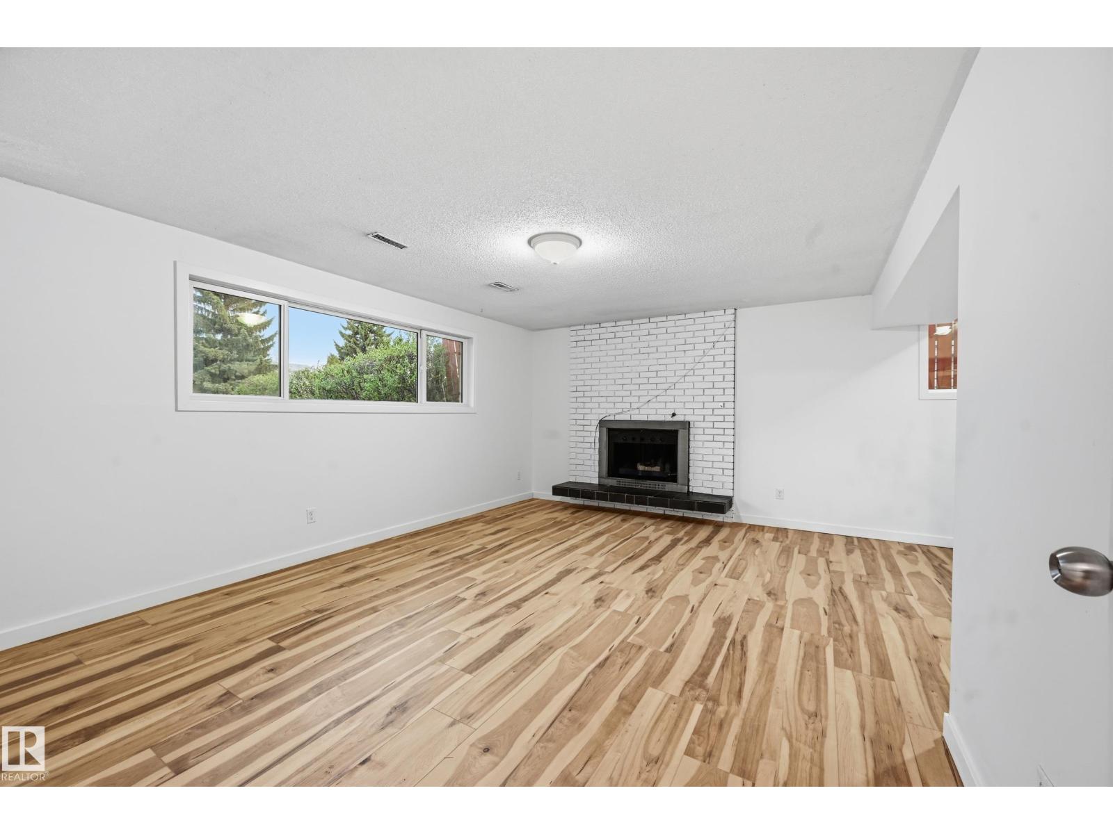 13903 87 ST NW - 28