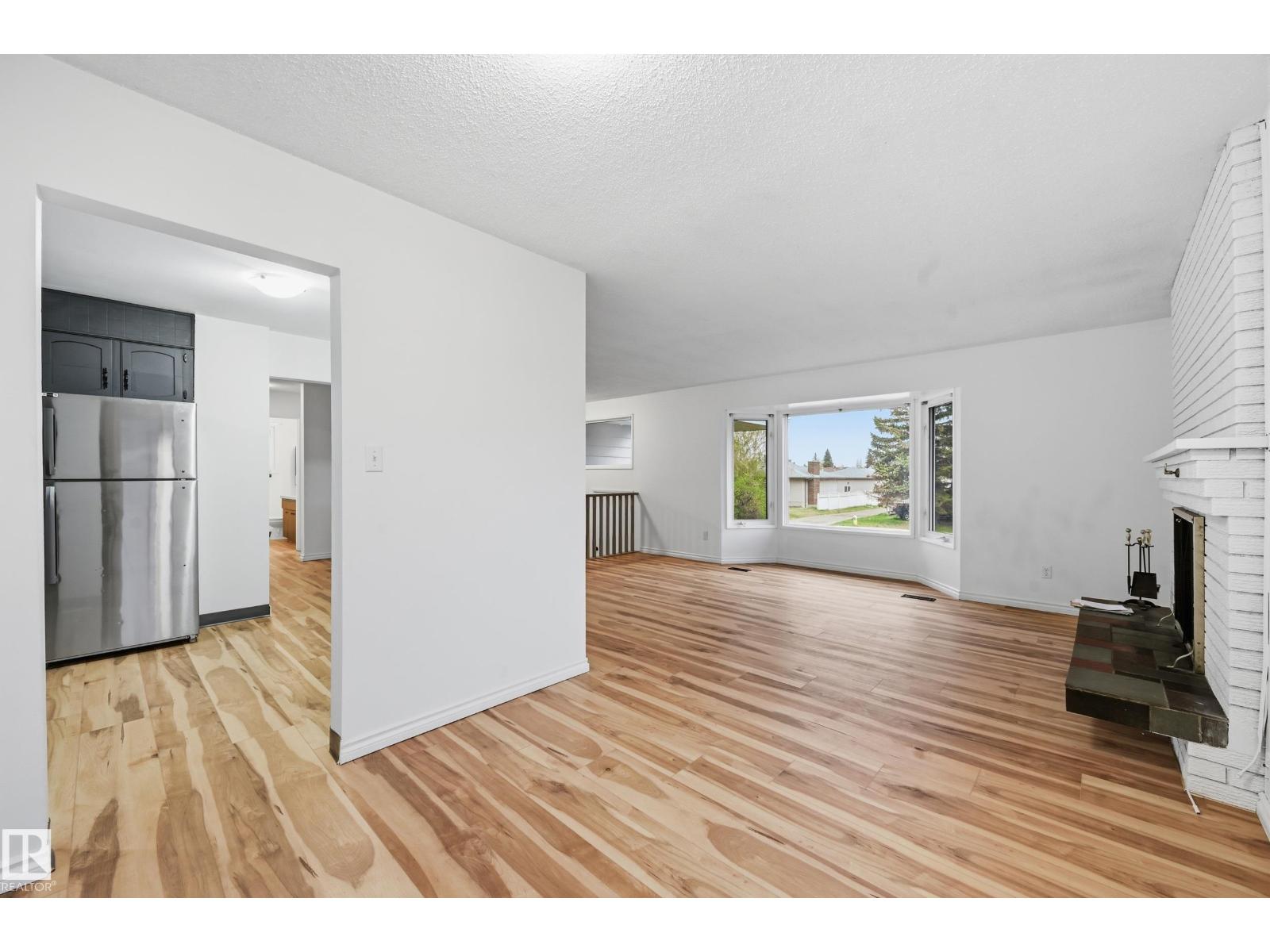 13903 87 ST NW - 8