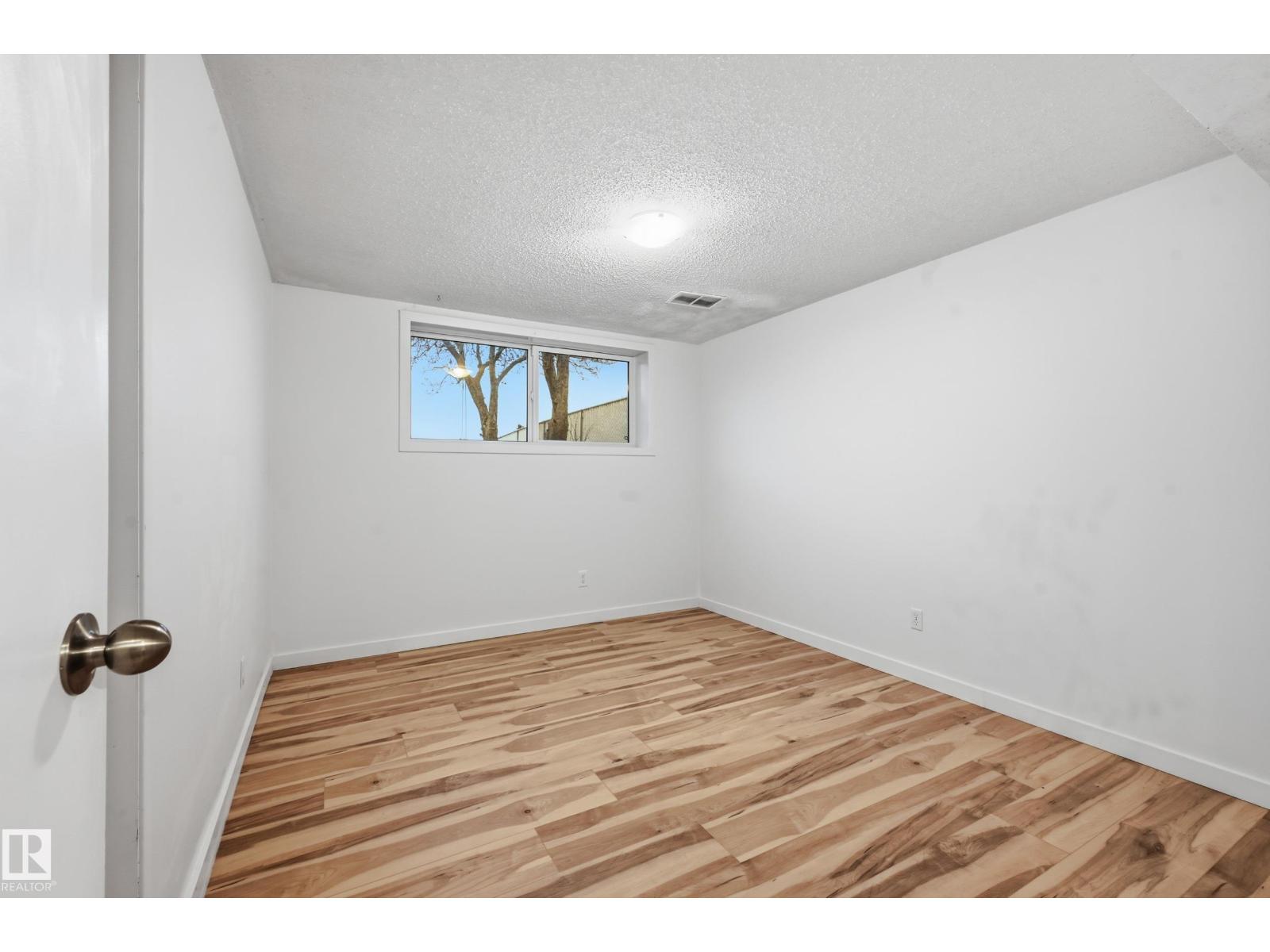 13903 87 ST NW - 35