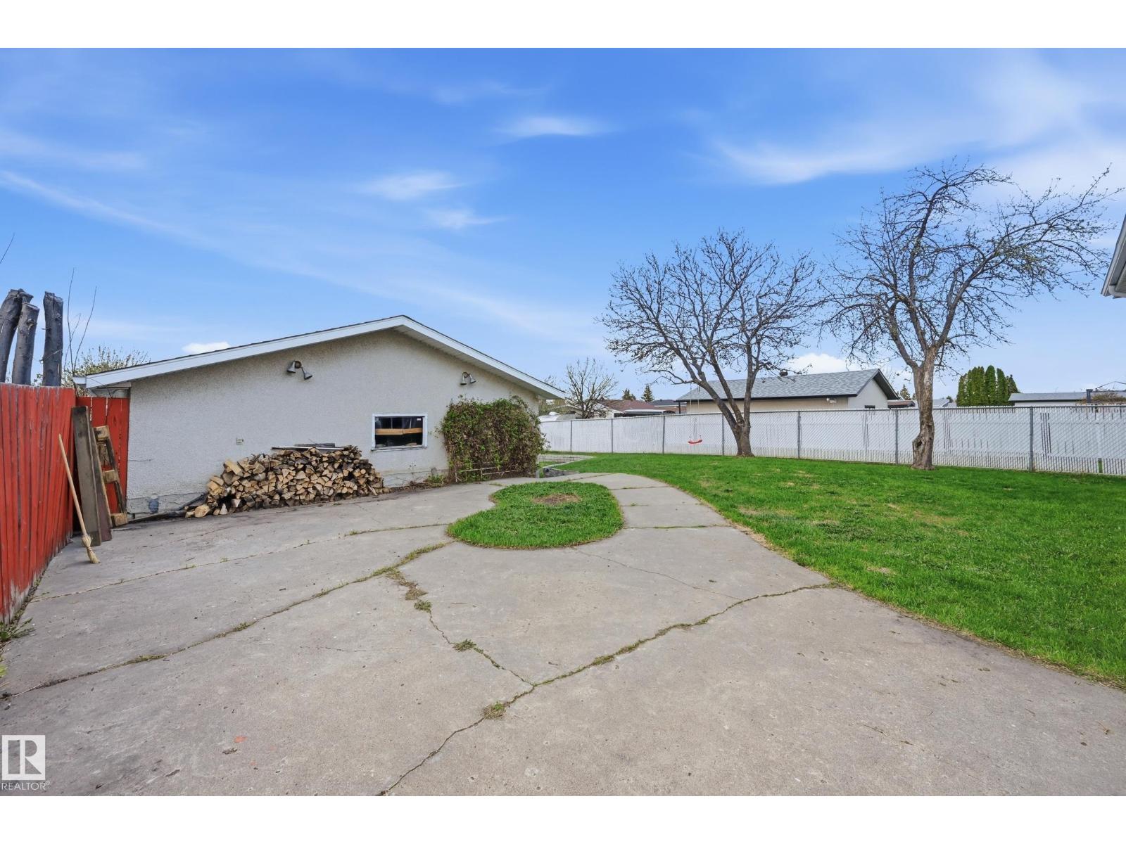 13903 87 ST NW - 39