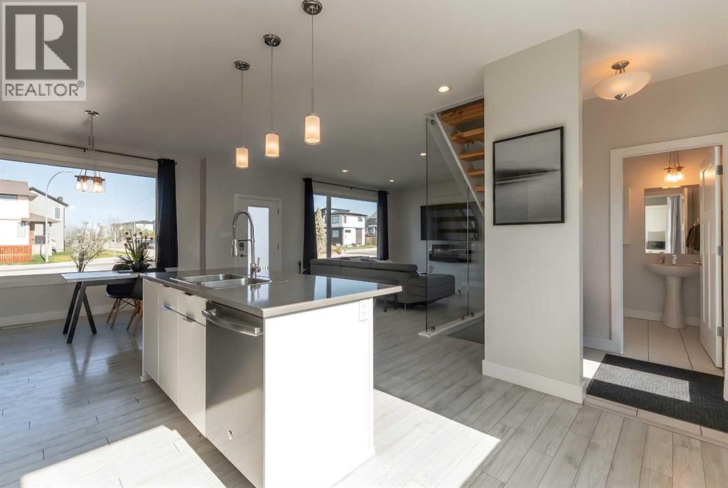 201 Grassland Boulevard W - 10