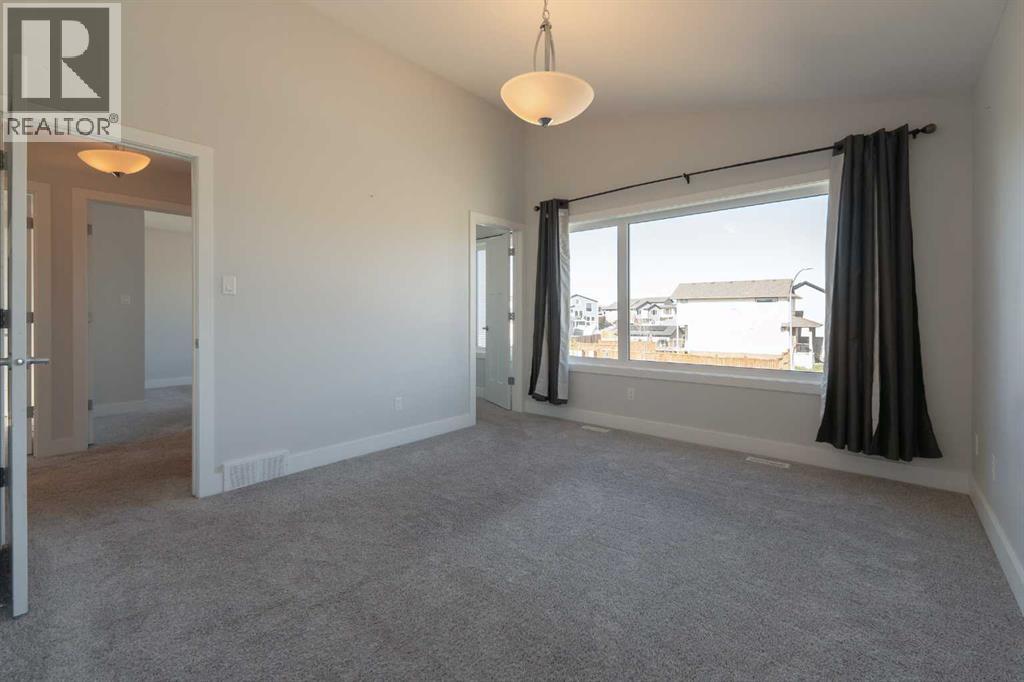 201 Grassland Boulevard W - 25