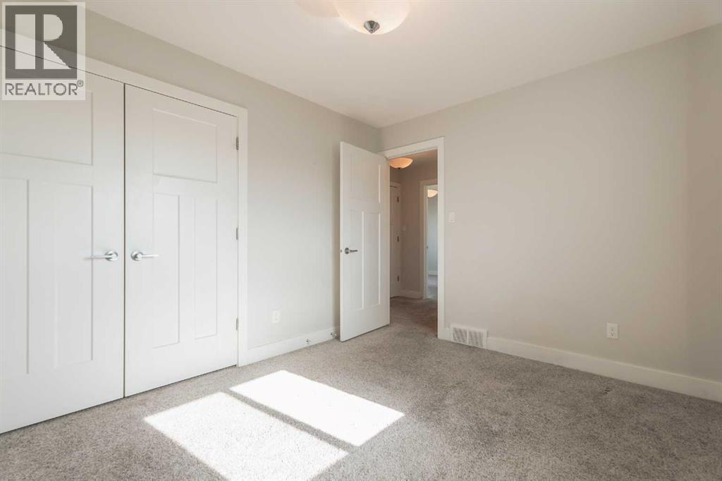 201 Grassland Boulevard W - 36