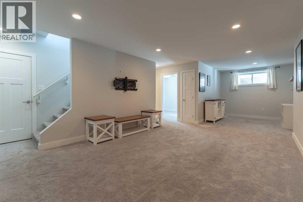 201 Grassland Boulevard W - 42