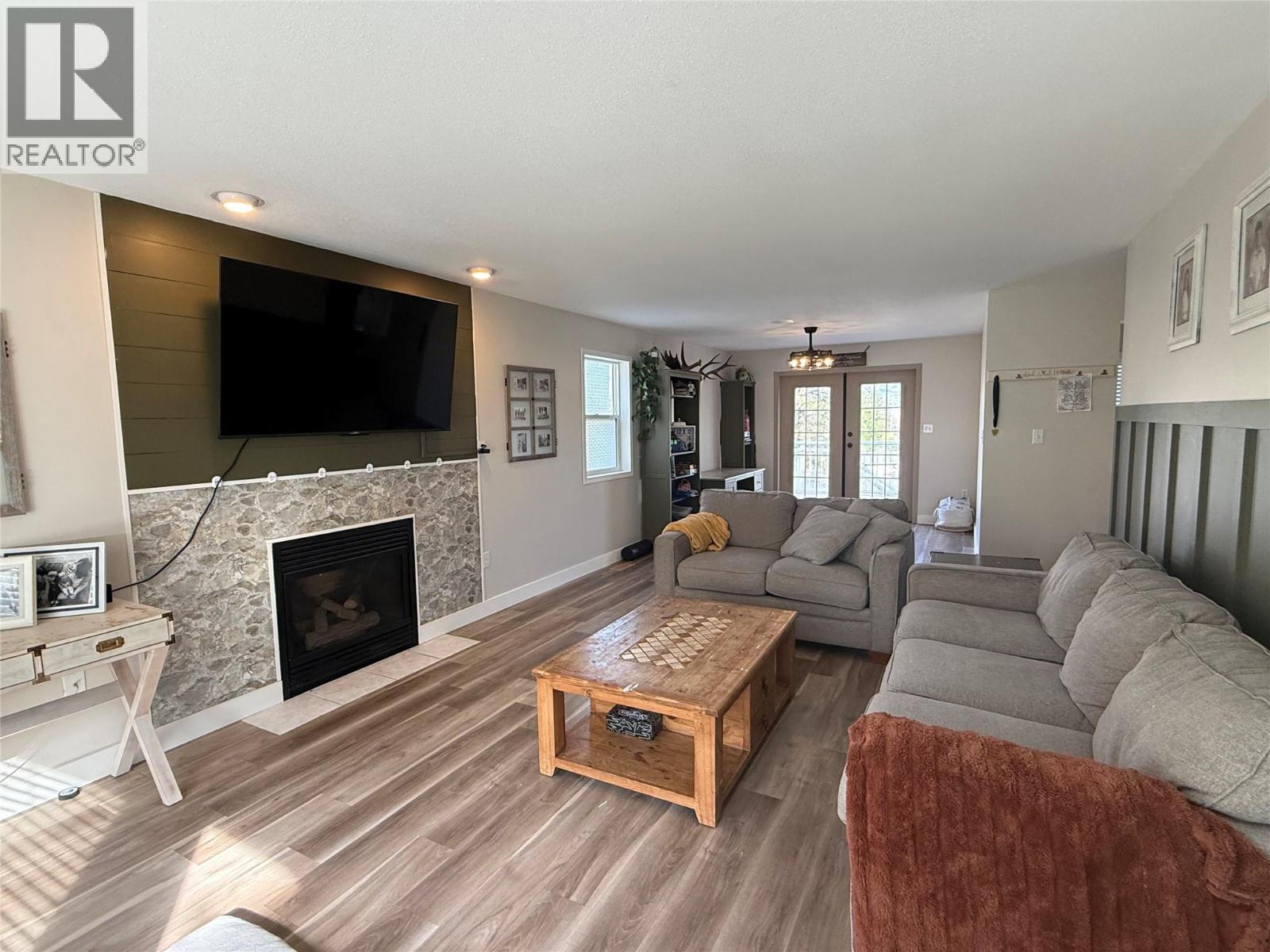1882 Pineridge Drive - 8