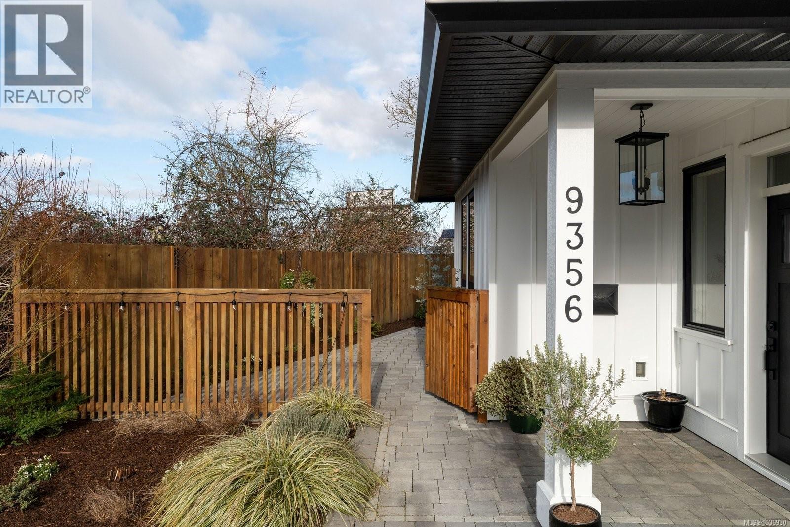 9356 East Saanich Rd - 1