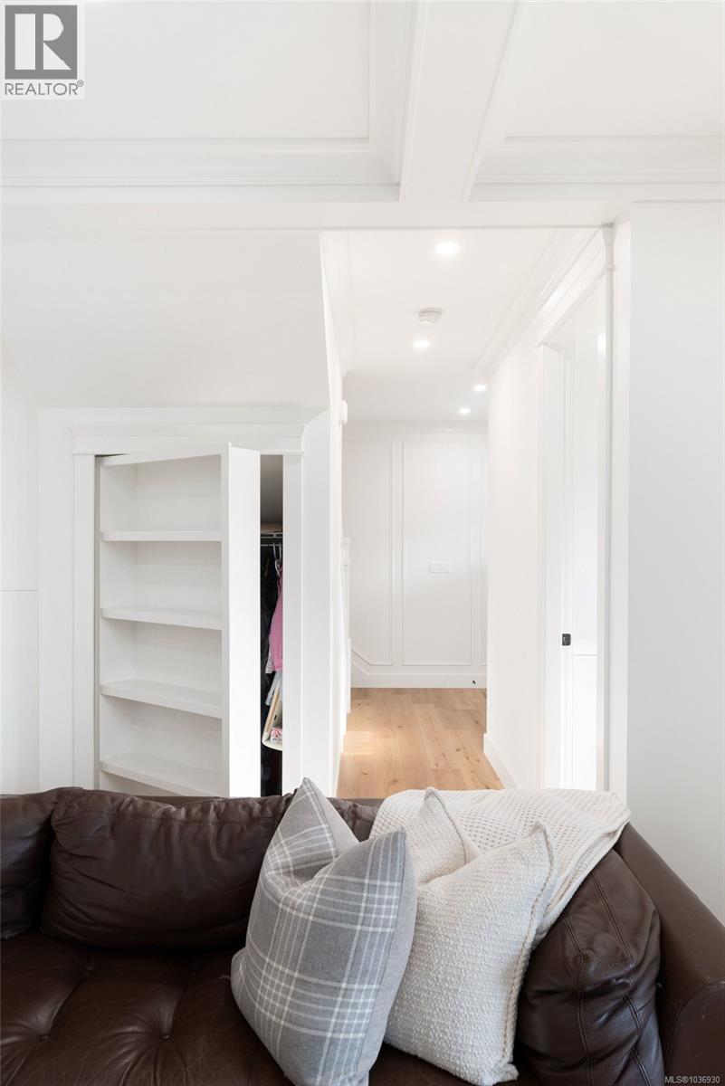 9356 East Saanich Rd - 20