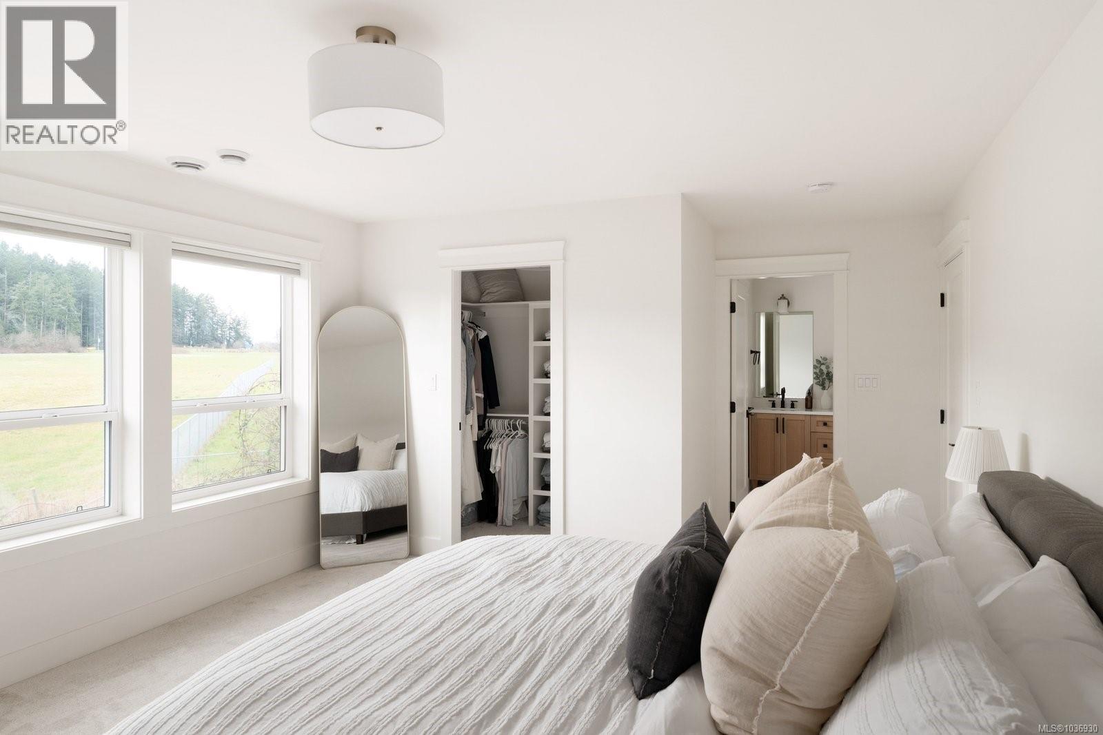 9356 East Saanich Rd - 24