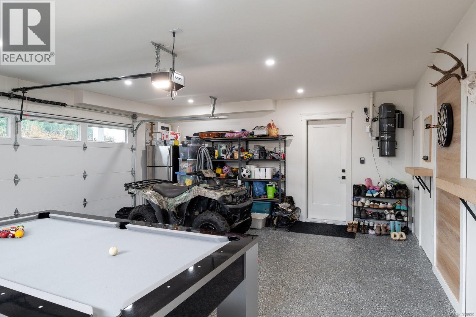 9356 East Saanich Rd - 33