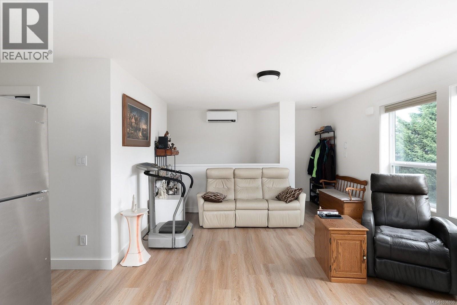 9356 East Saanich Rd - 36