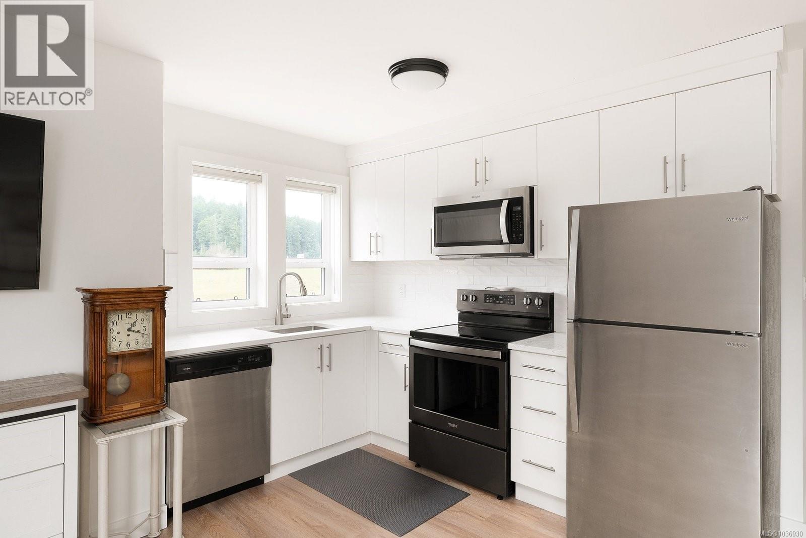 9356 East Saanich Rd - 39