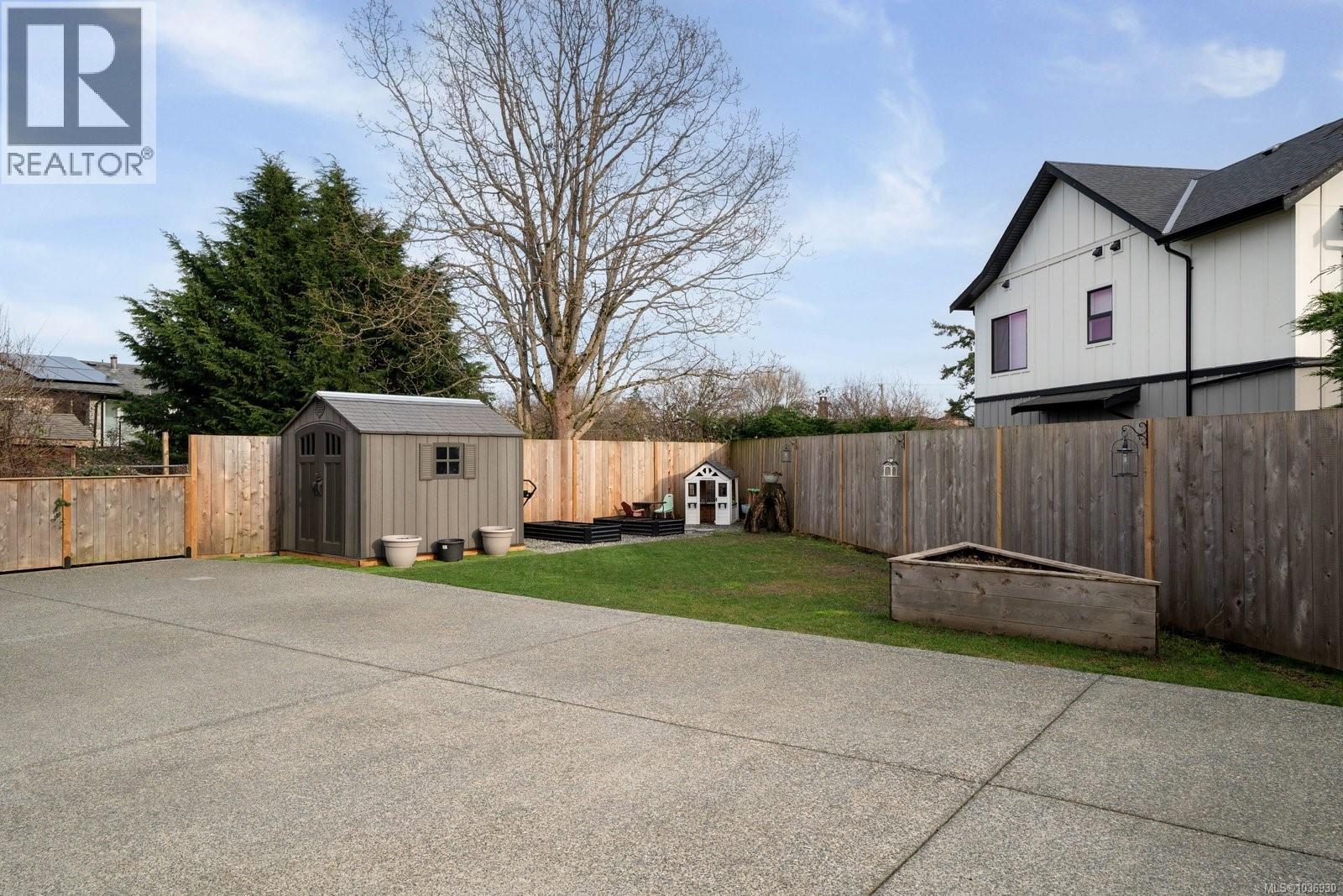 9356 East Saanich Rd - 43