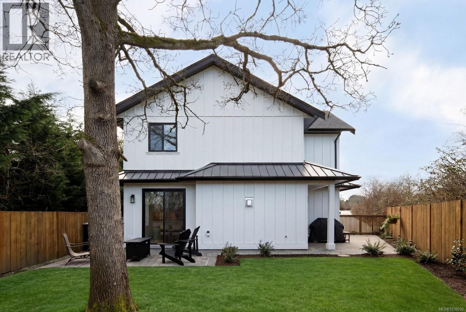 9356 East Saanich Rd - 44