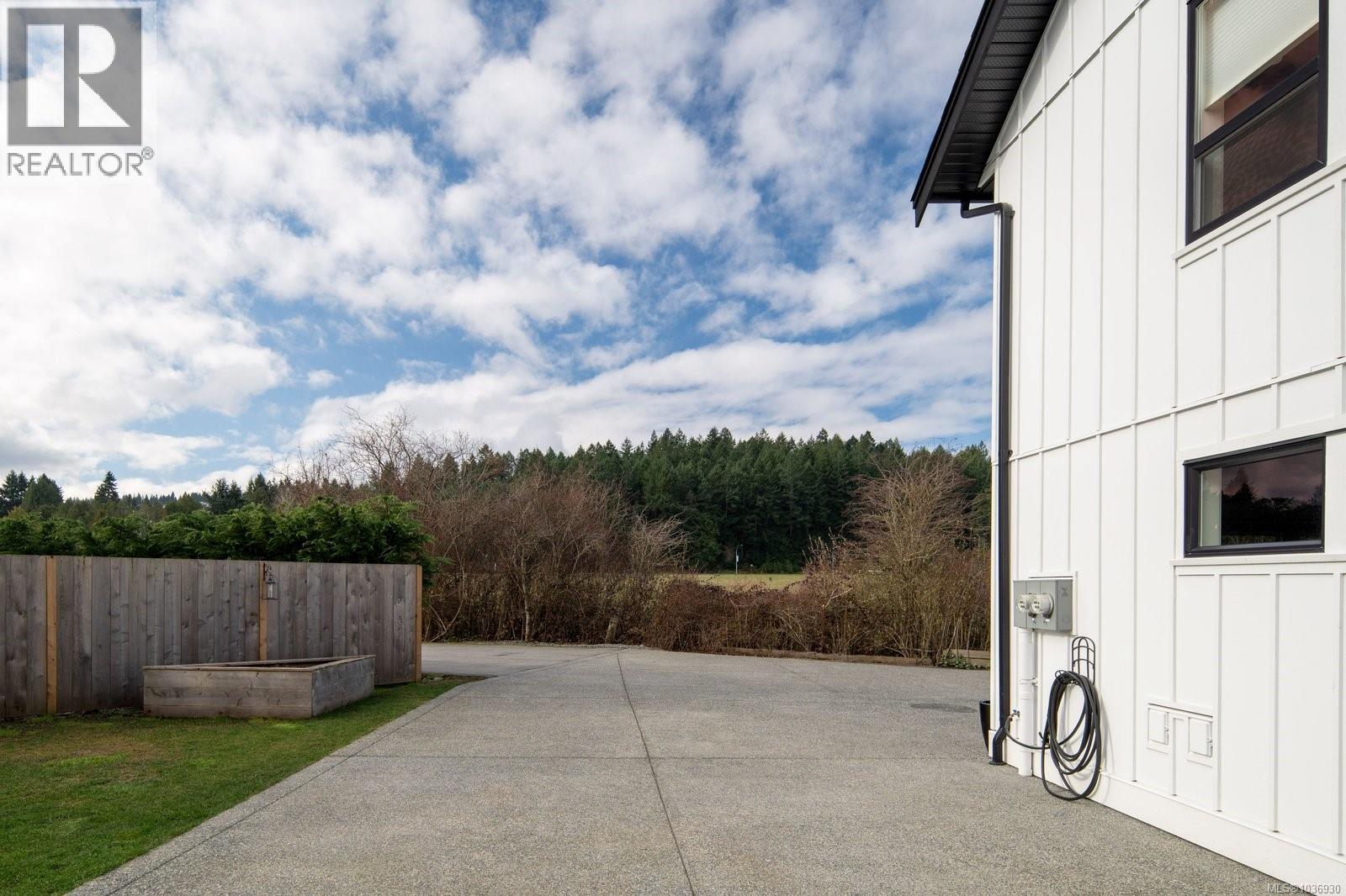 9356 East Saanich Rd - 8