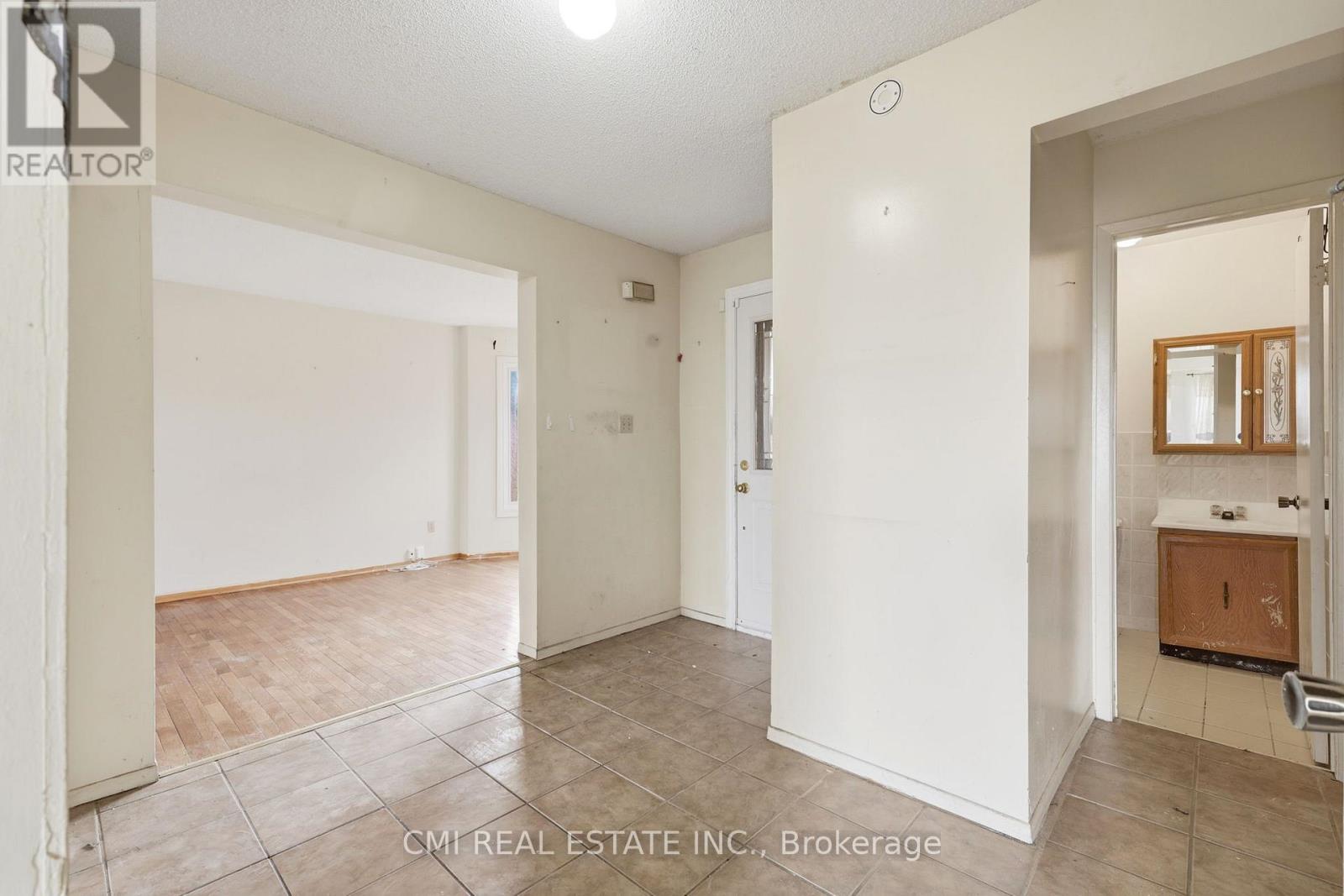 2275 CHAPMAN COURT - 3