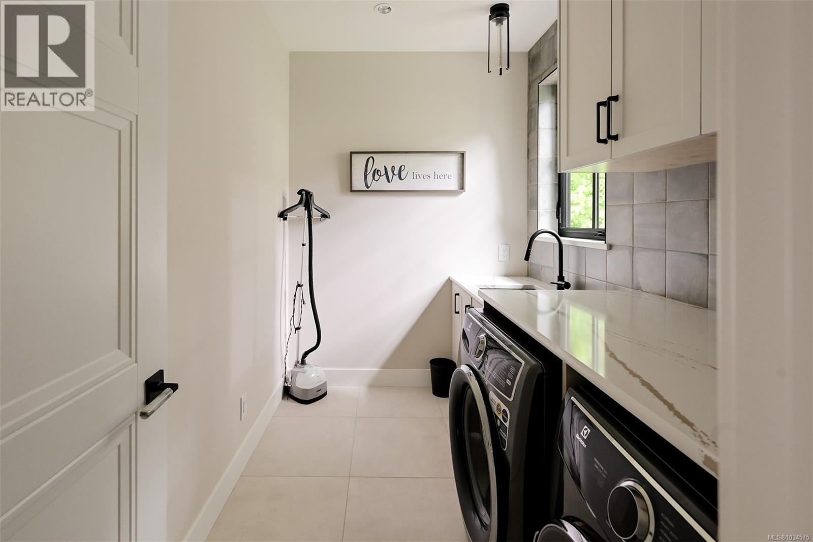  5157 Del Monte Avenue, Saanich