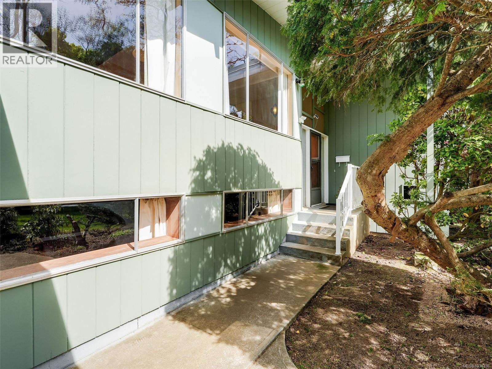  2041 Ferndale Road, Saanich