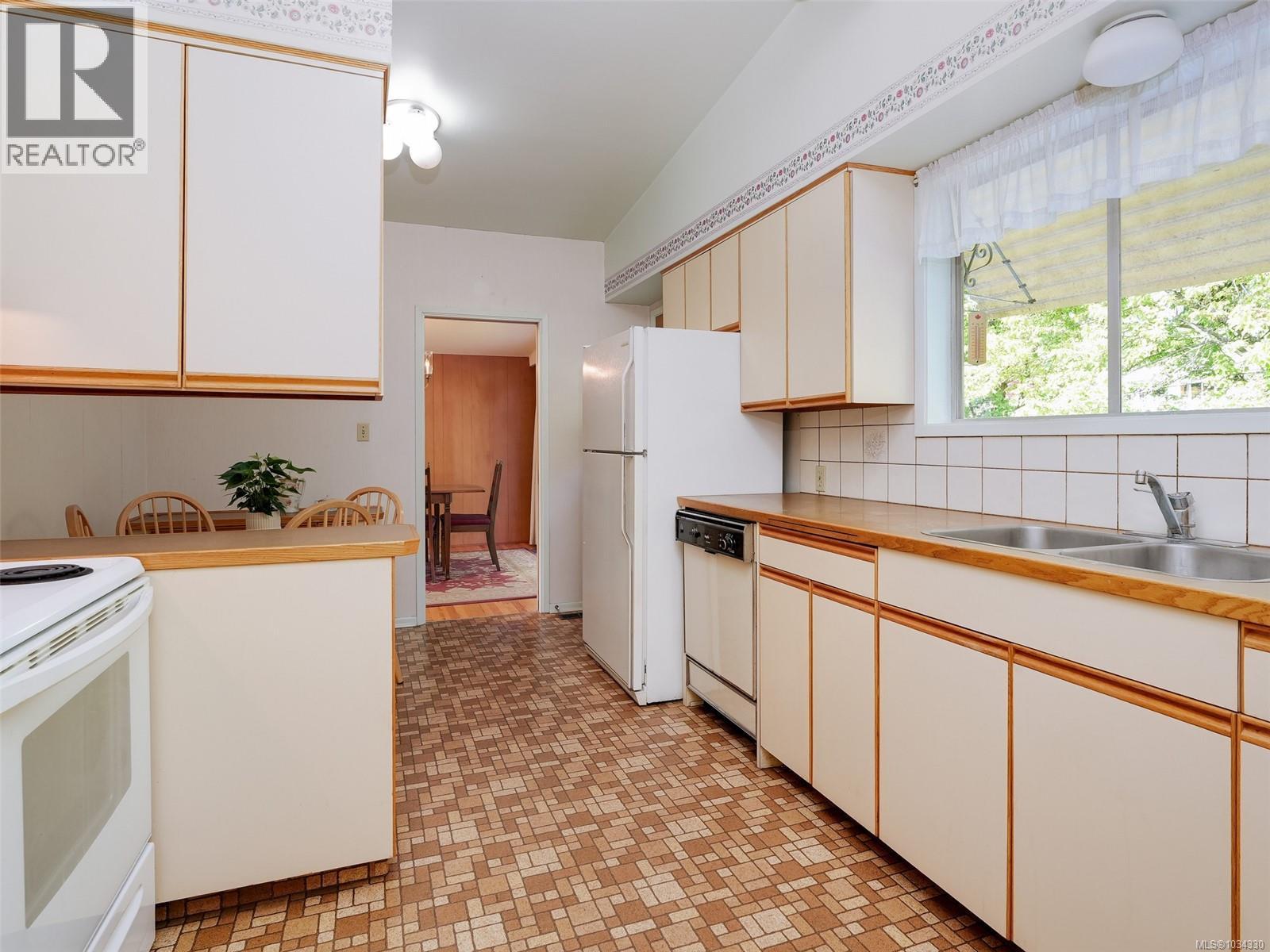  2041 Ferndale Road, Saanich