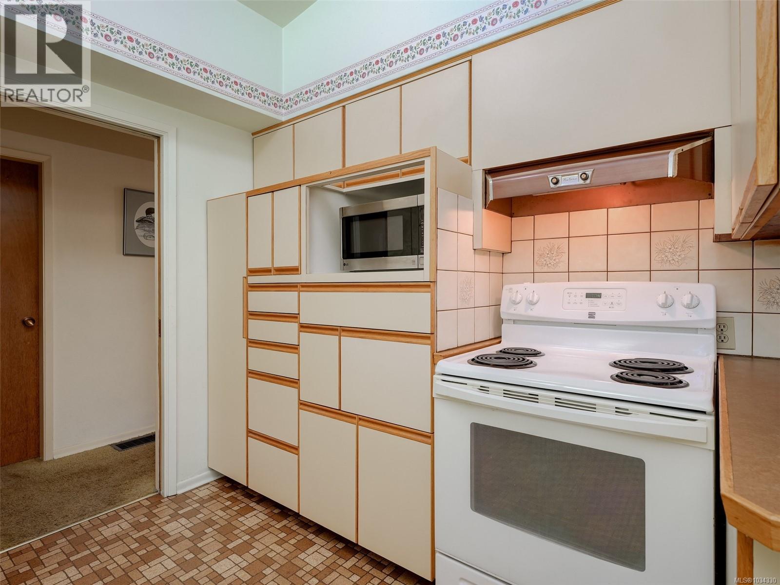  2041 Ferndale Road, Saanich