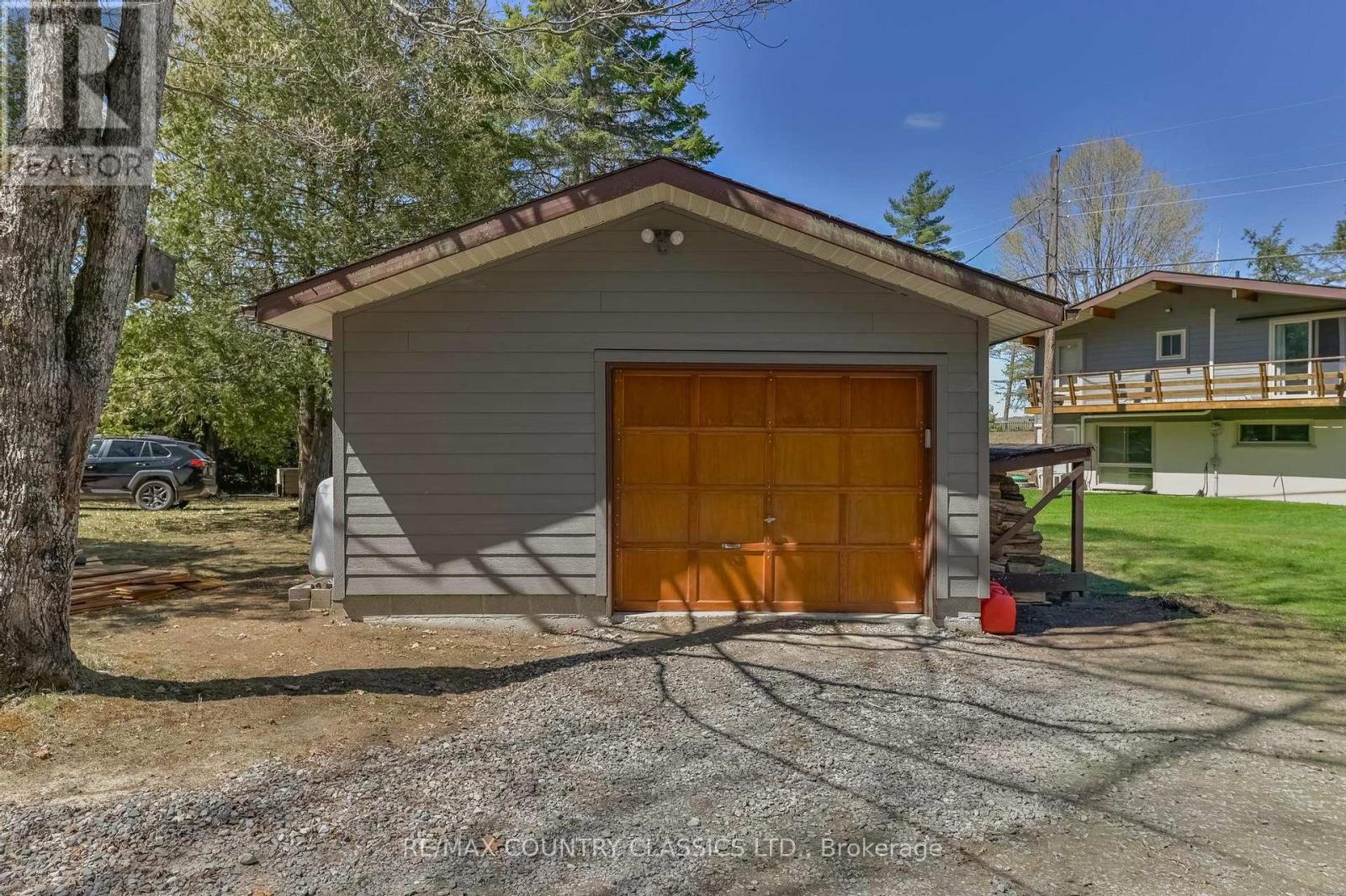 27 MARTIN LANE - 17