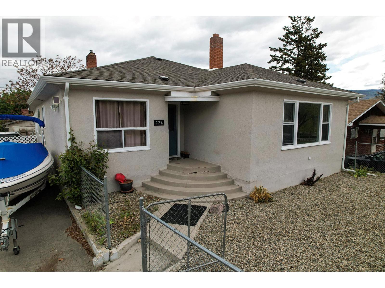 724 SCHOOL Avenue, Oliver