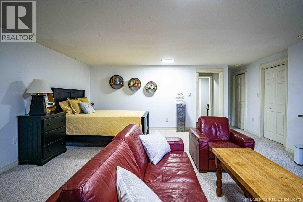 90 MacLean Court - 33