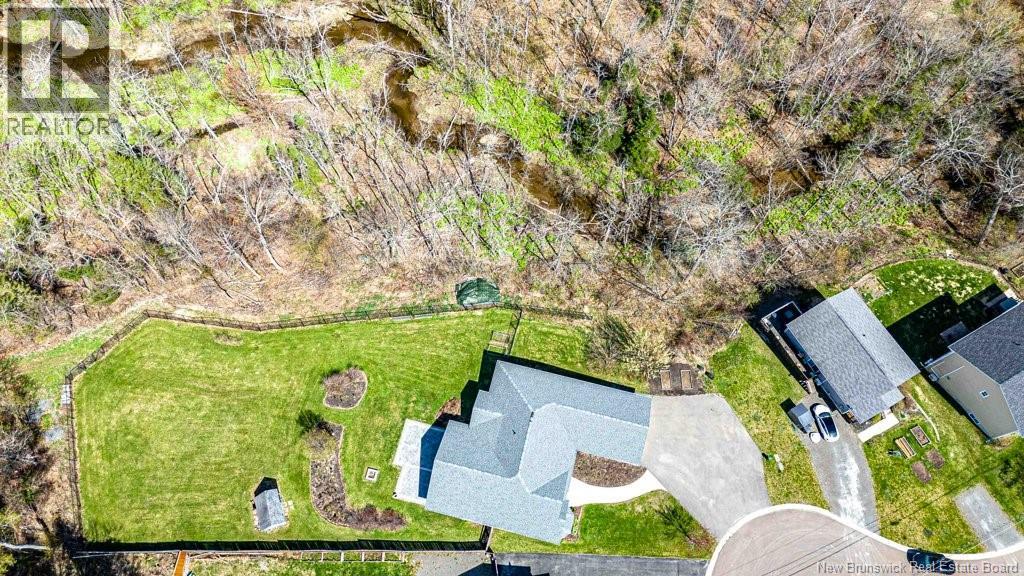 90 MacLean Court - 45