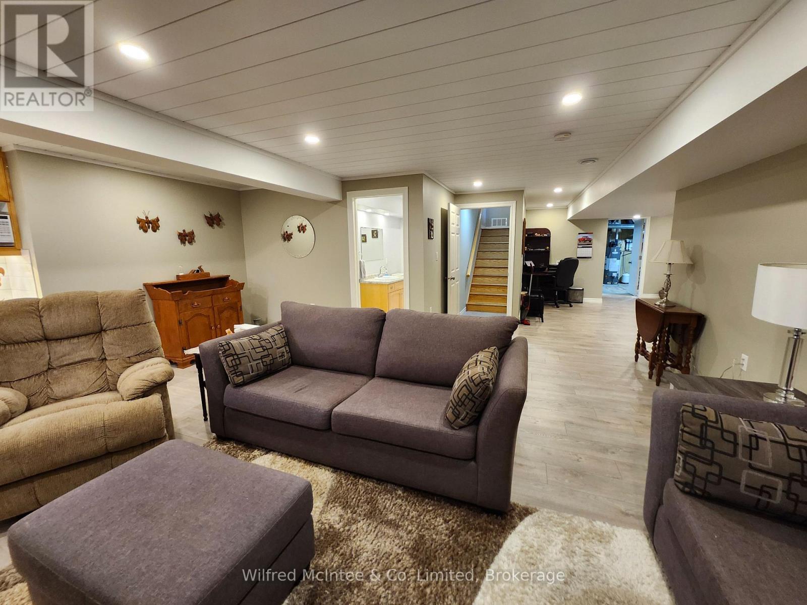 230 4TH STREET CRESCENT - 17