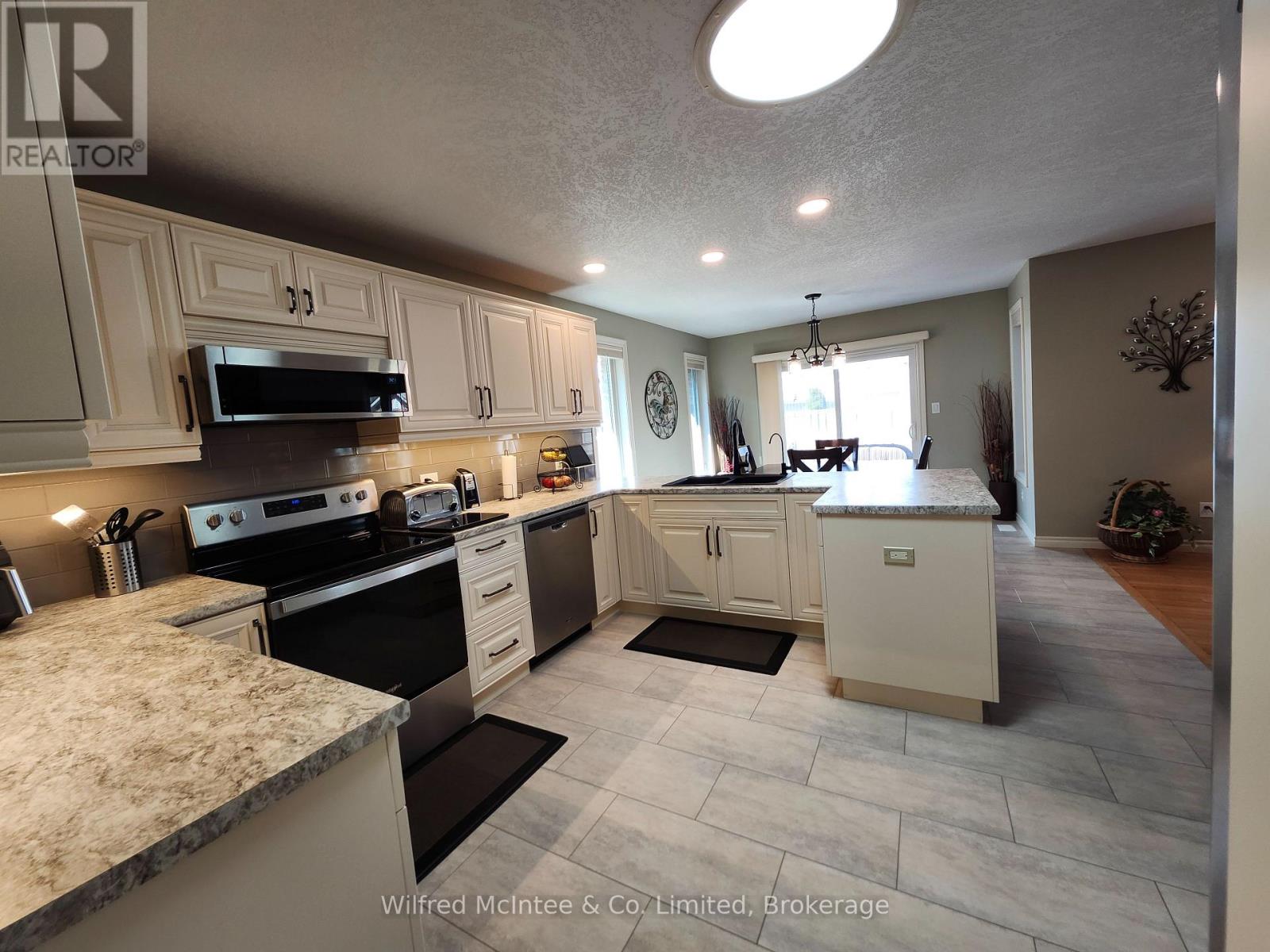 230 4TH STREET CRESCENT - 4