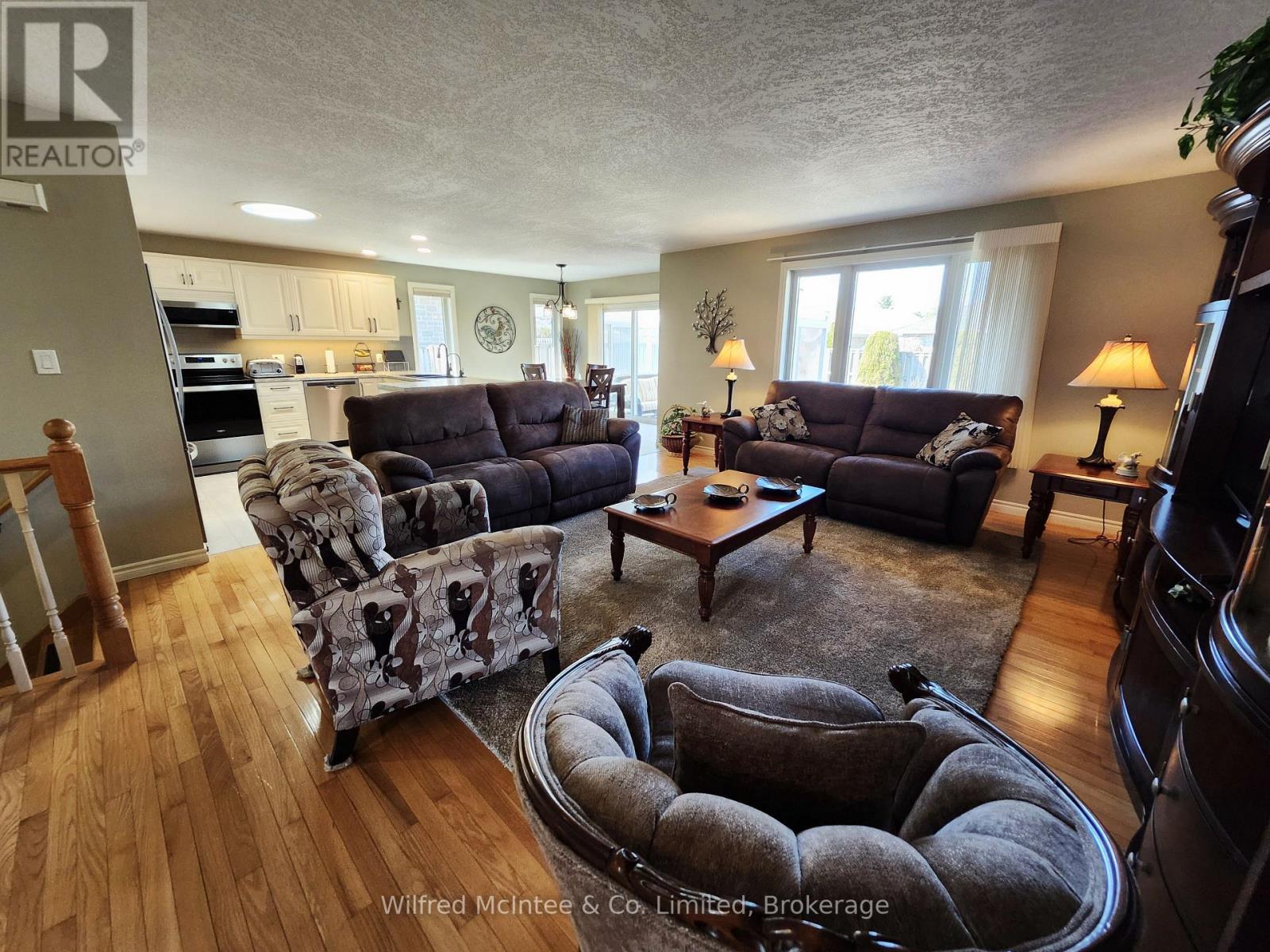 230 4TH STREET CRESCENT - 7