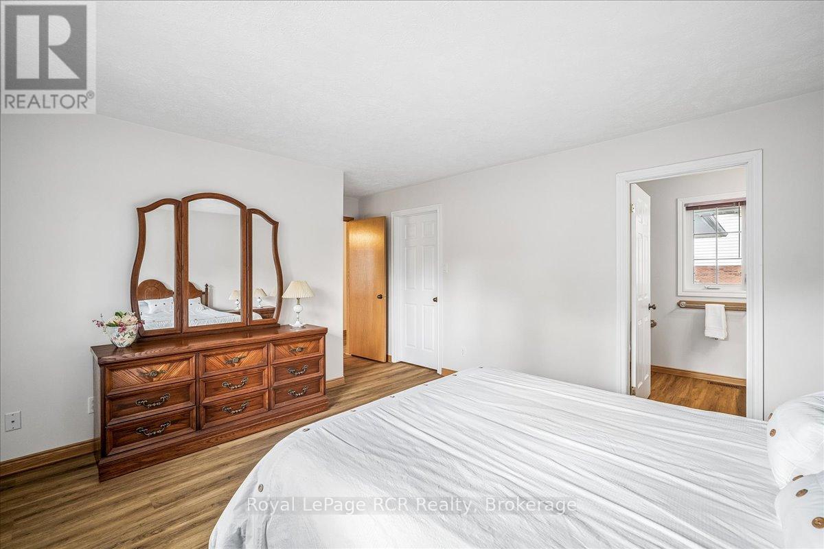 30 PINE TREE DRIVE - 17
