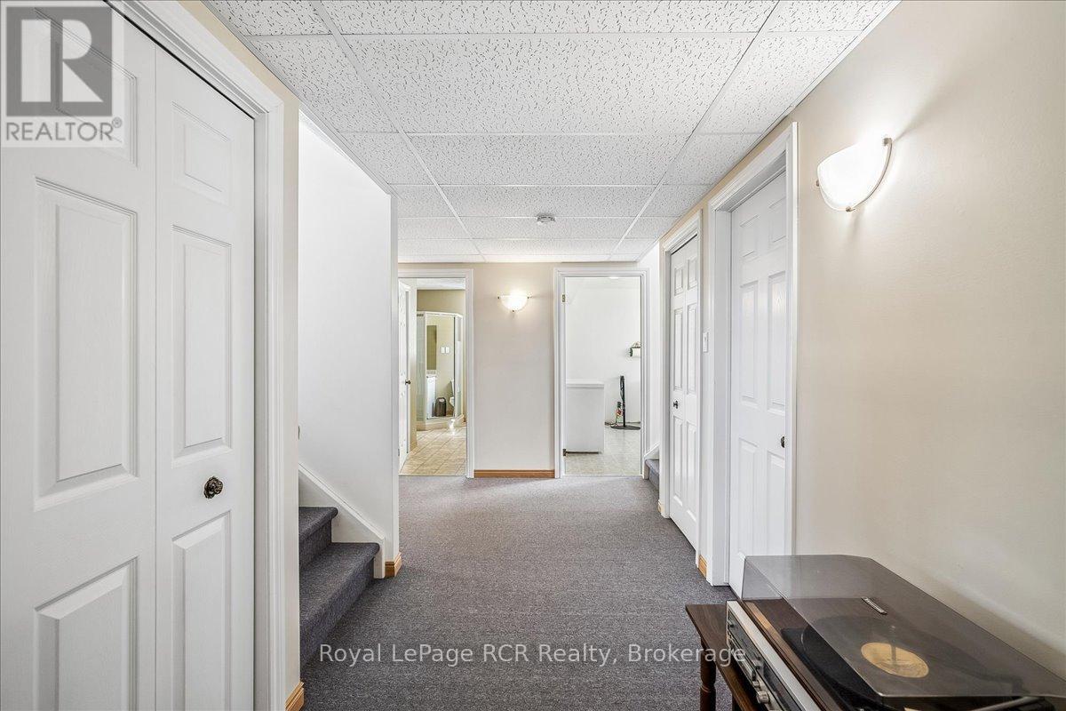 30 PINE TREE DRIVE - 21