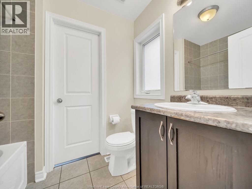 51 MERRYBROOK TRAIL, Brampton, Ontario, L7A4V8 — Photo 4