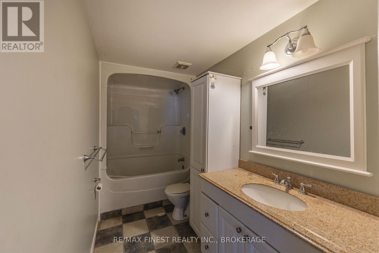 2926 LAKE ROAD - 24