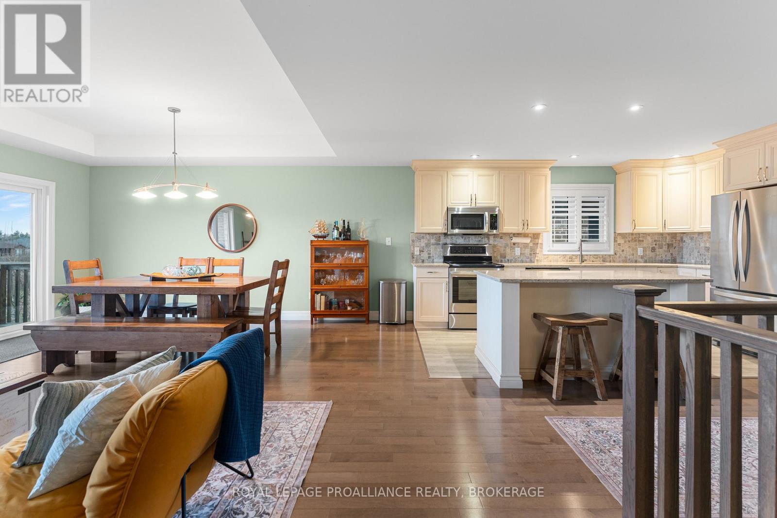 89 HARTWOOD CRESCENT - 12