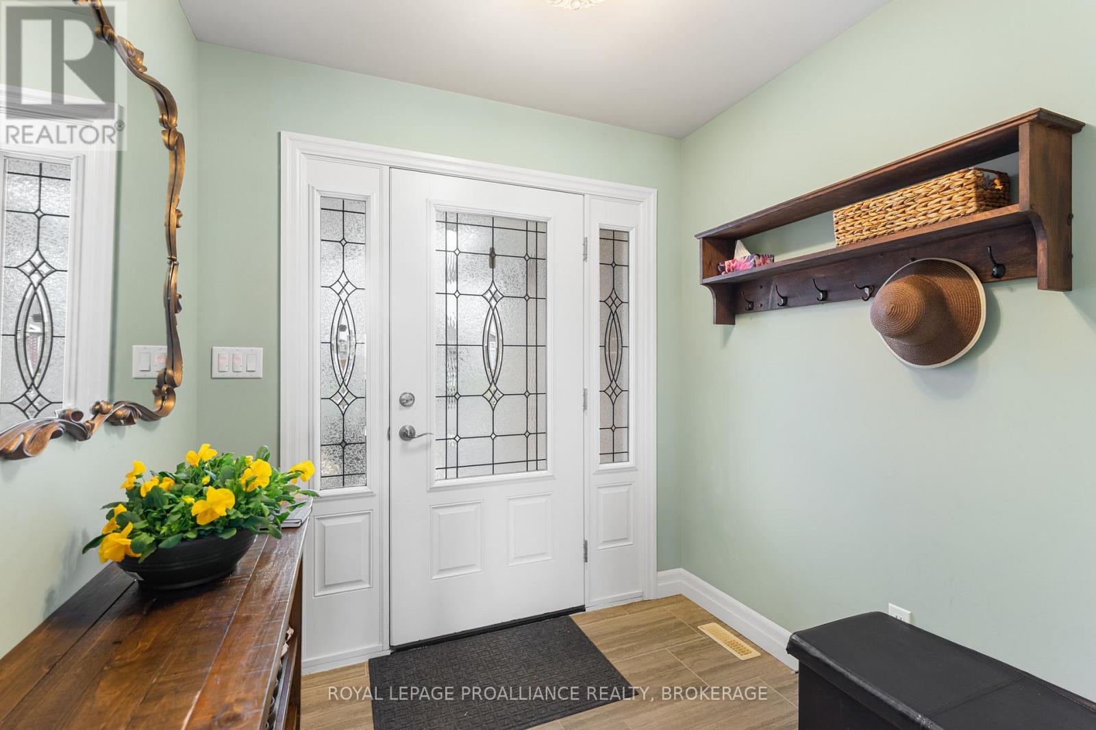 89 HARTWOOD CRESCENT - Image 2
