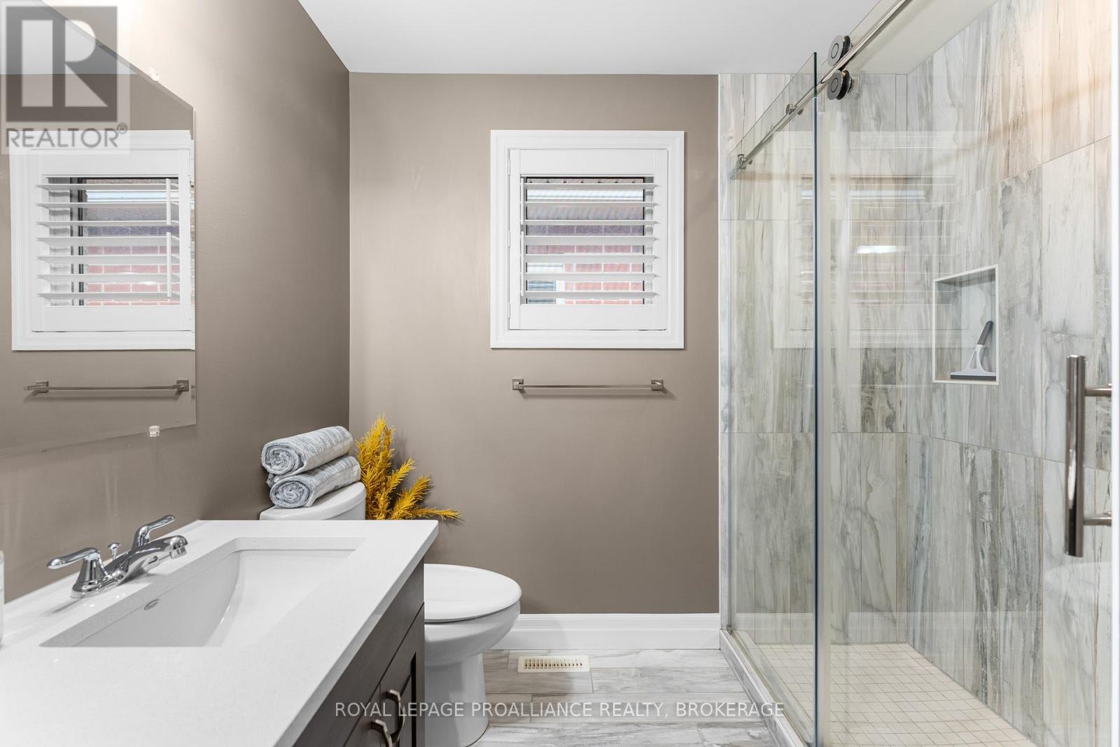 89 HARTWOOD CRESCENT - 20