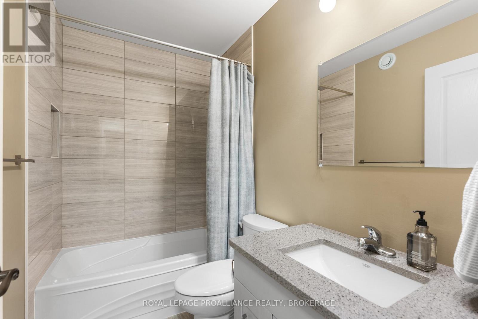 89 HARTWOOD CRESCENT - 25