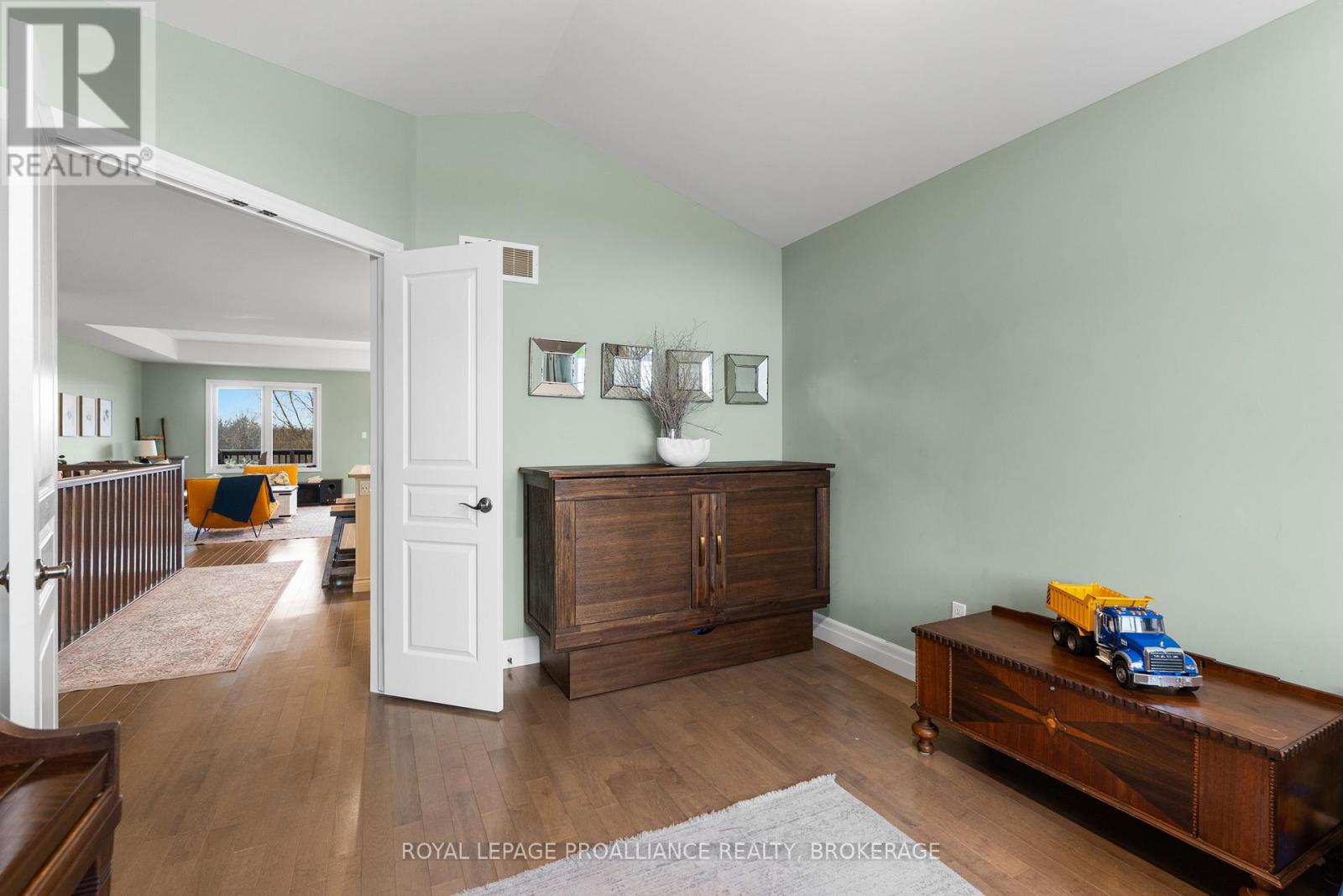 89 HARTWOOD CRESCENT - 28